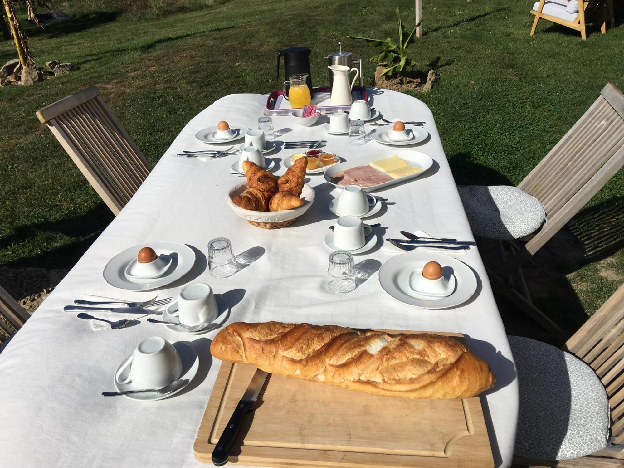 Bed and Breakfast La Mirabelle Saint-Pierre-de-Fursac Exterior foto